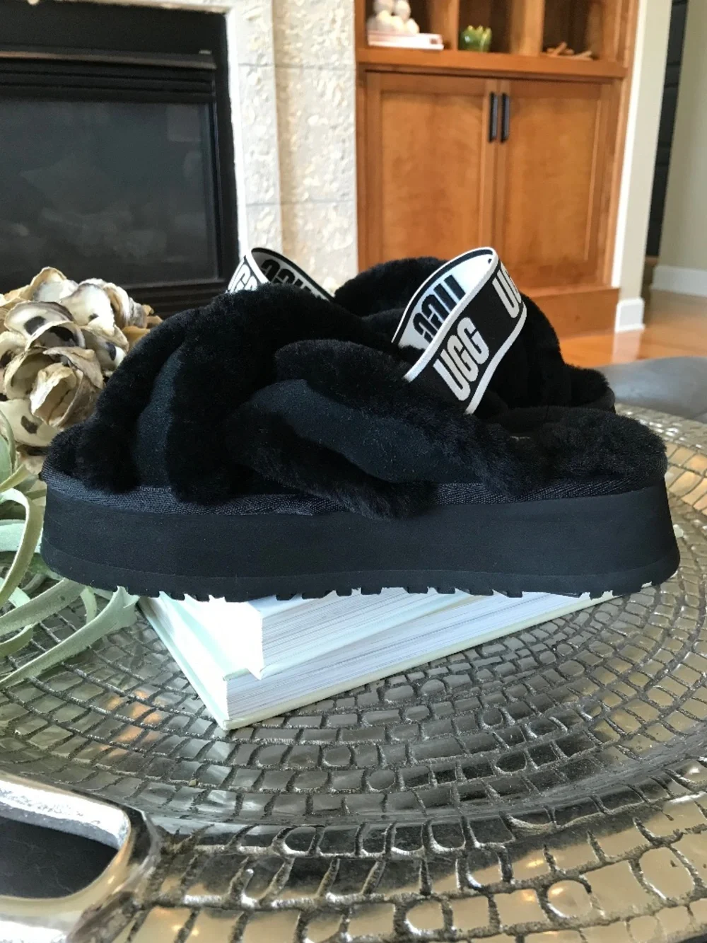 “DOWNTOWN GIRL”🔥 UGG BLACK COZY LOUNGE DISCO CROSS SLIDE PLATFORM SLIPPERS